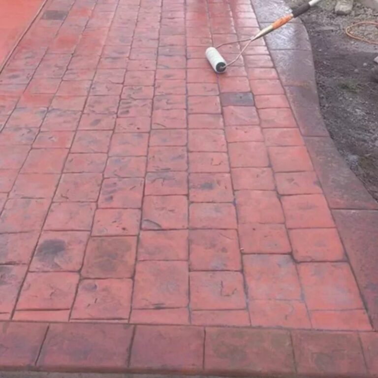 Allée béton imprimé brique rouge à Quimper 1