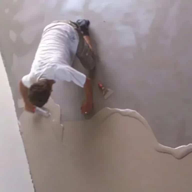Application de béton ciré sur mur intérieur 1