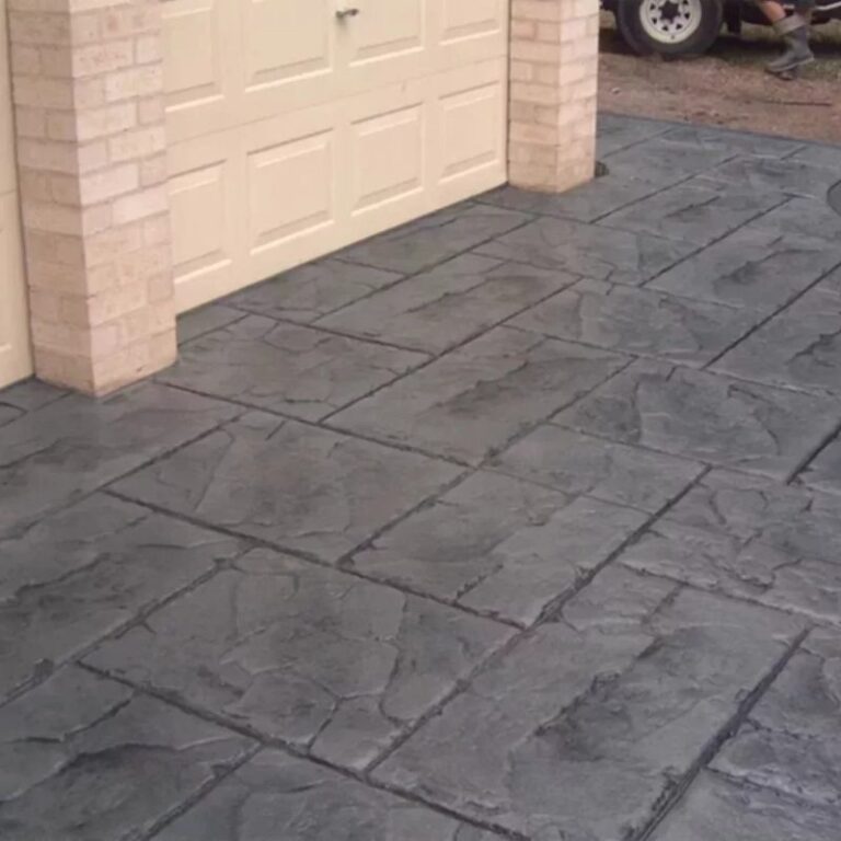 Béton ciré à Quimper : sol garage design et contemporain 1
