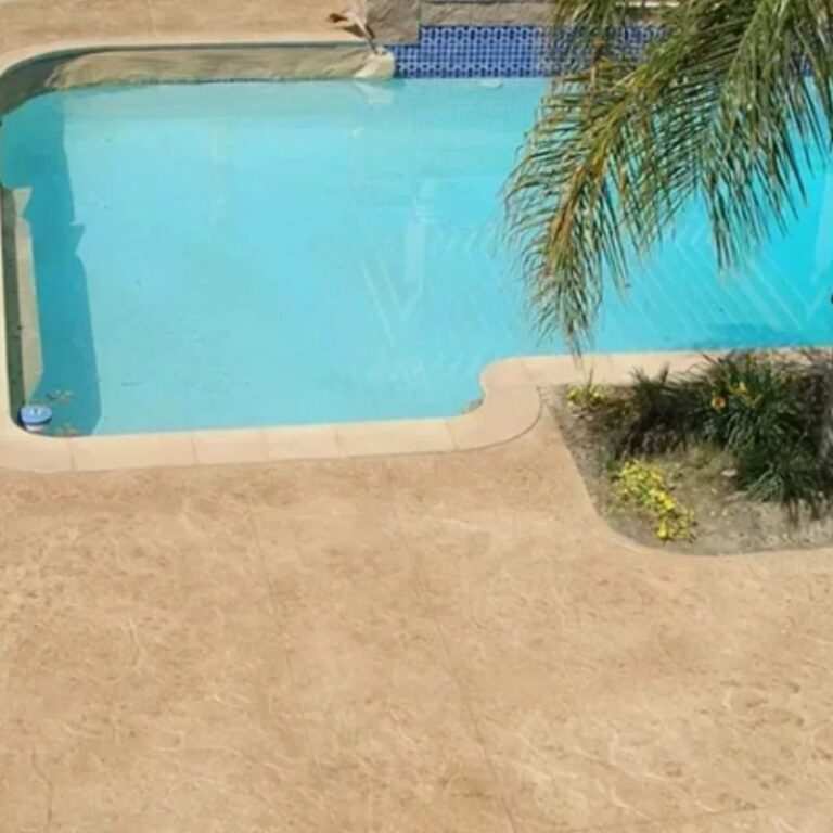 Béton imprimé pour terrasse piscine à Quimper 1