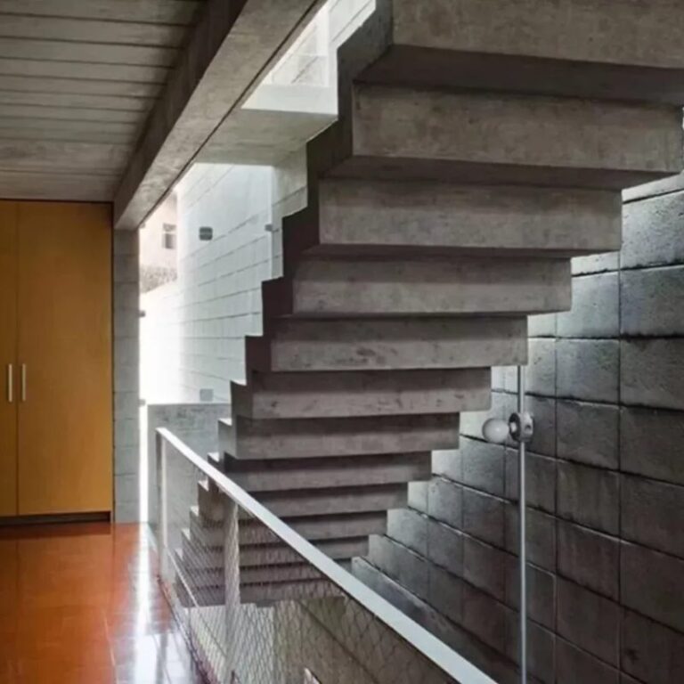Escalier intérieur en béton imprimé gris à Quimper 1