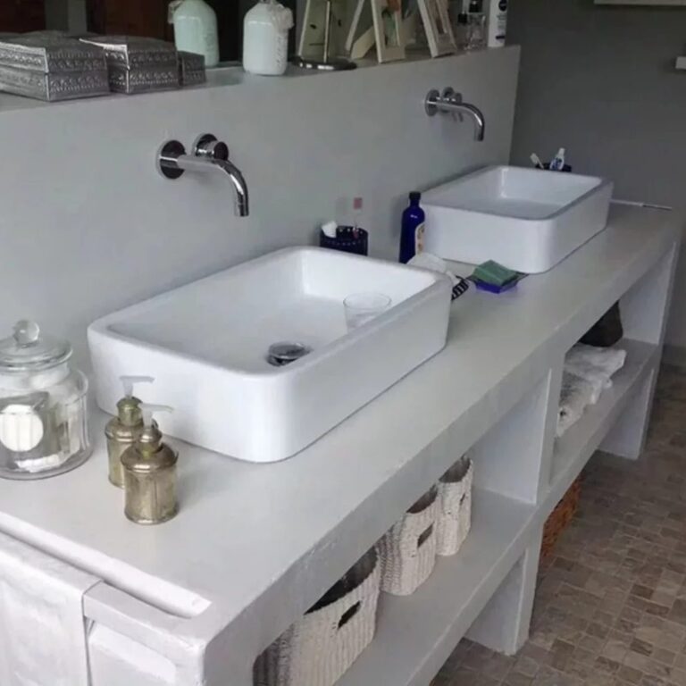Meuble vasque double en béton ciré blanc à Quimper 1