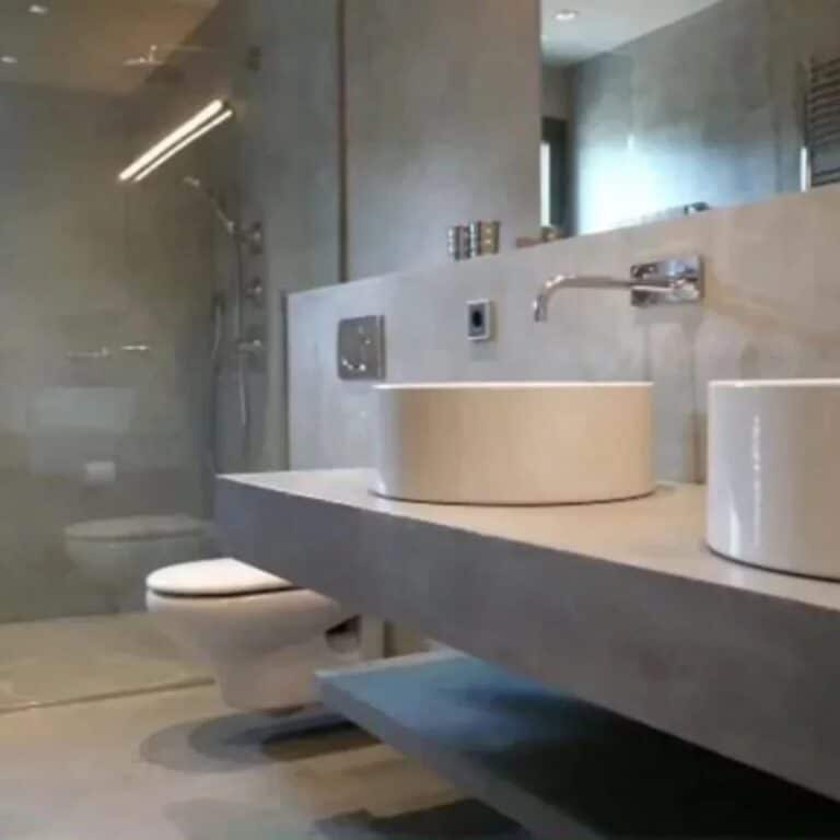 Salle de bain béton ciré contemporaine avec plan vasque 1