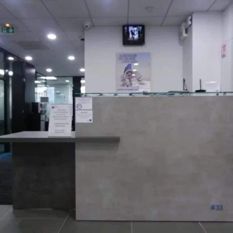 Showroom design avec béton imprimé à Quimper 1