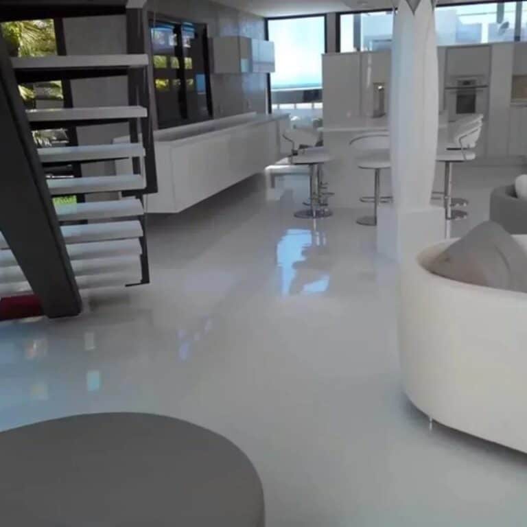 Sol béton ciré blanc brillant salon cuisine villa luxe 1