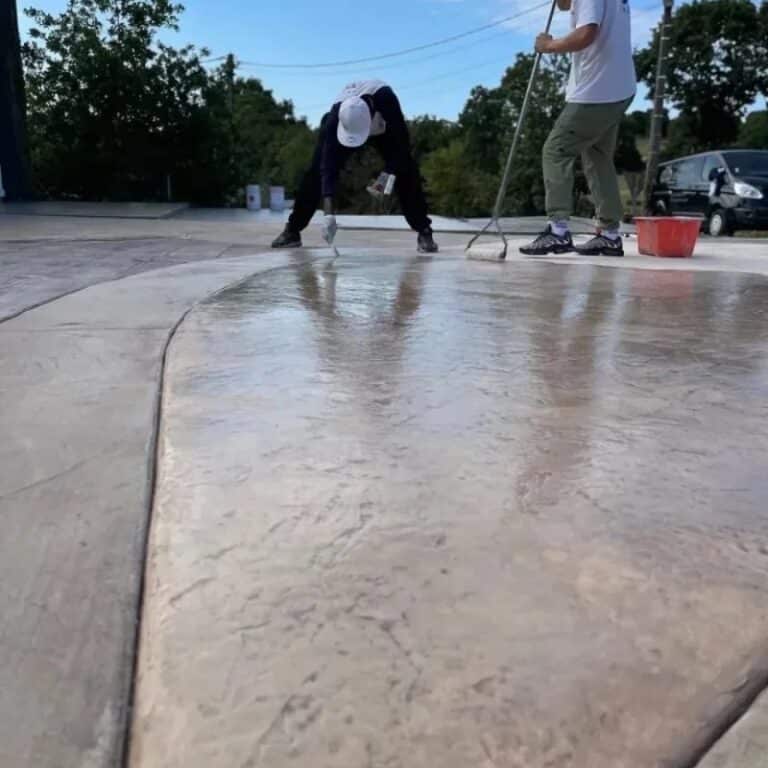 Sol en béton ciré effet bois à Quimper 1