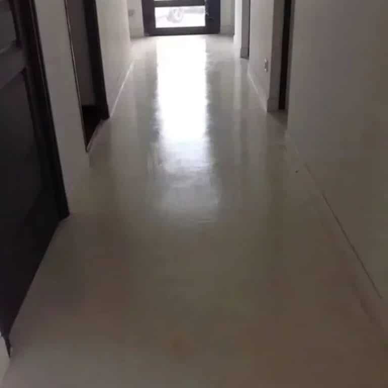 Sols en béton ciré couloir et entrée - Finition lisse 1