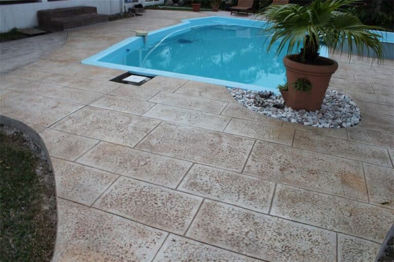 Terrasse béton imprimé gris à Quimper 1