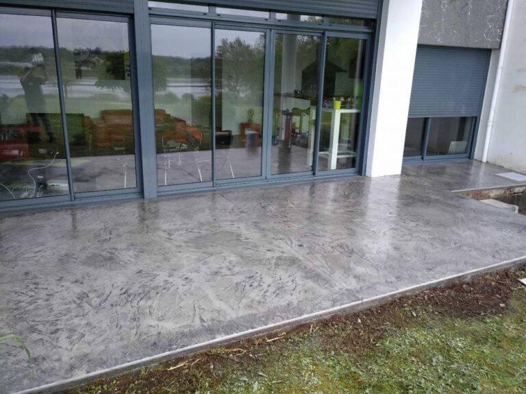 Terrasse béton imprimé marbre gris à Quimper 1